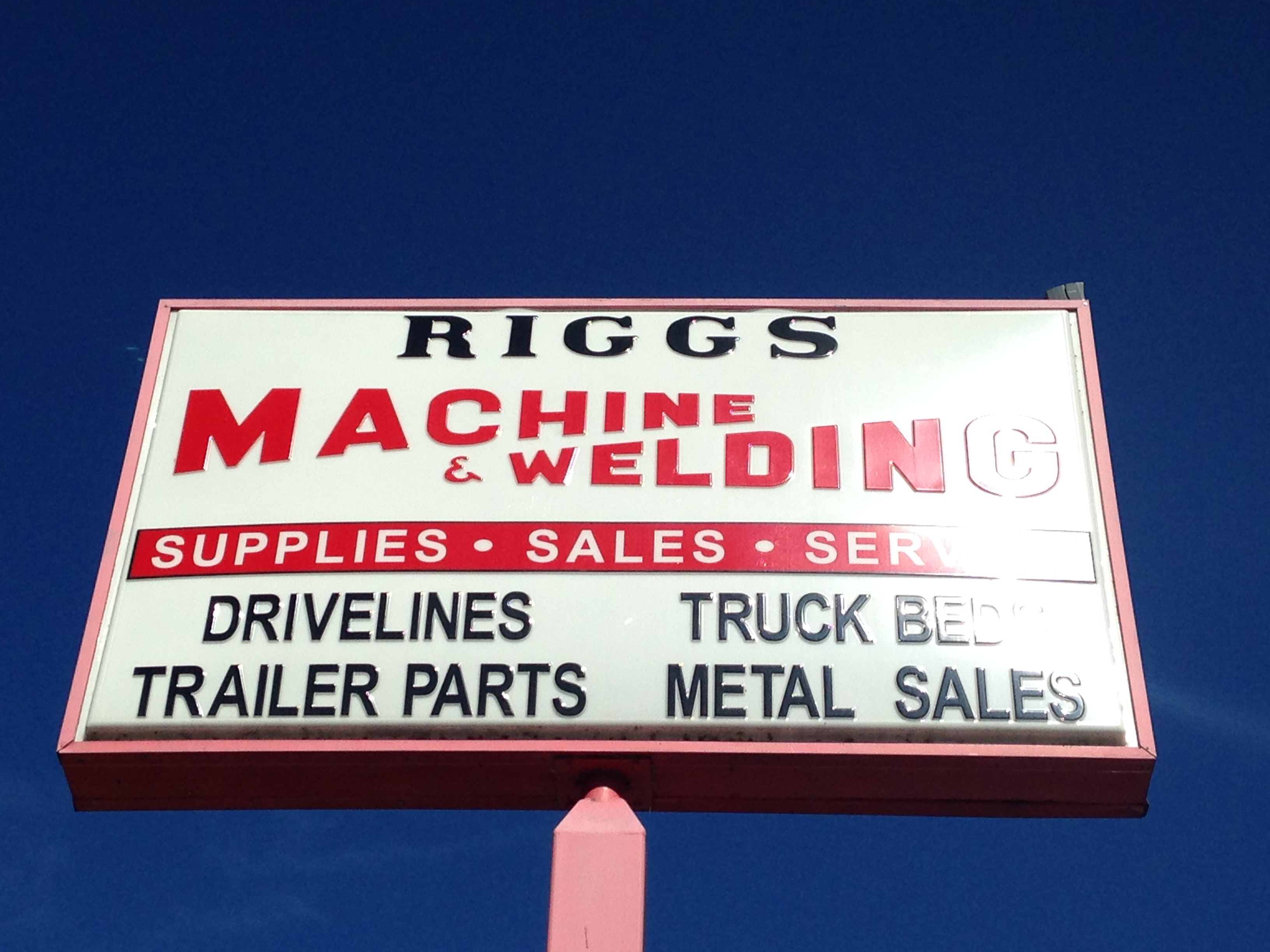 Riggs Machine & Welding roadside sign listing drivelines, truck beds, trailer parts, and metal sales in Stephenville, TX